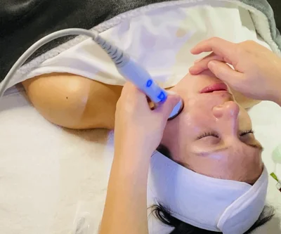 <p>Facials</p>