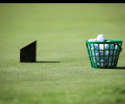 Perfect for all skill levels—from beginners to seasoned pros—indoor golf is a great activity.
