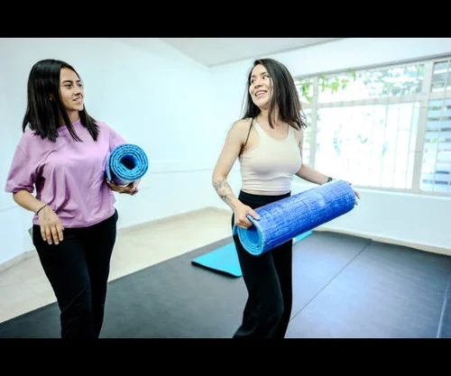 <p>Plan to arrive to class 15 minutes early. Find a spot in the room that you are comfortable with. Say hi to your instructor, and let him or her know if you have any injuries they should be aware of.&nbsp;</p>