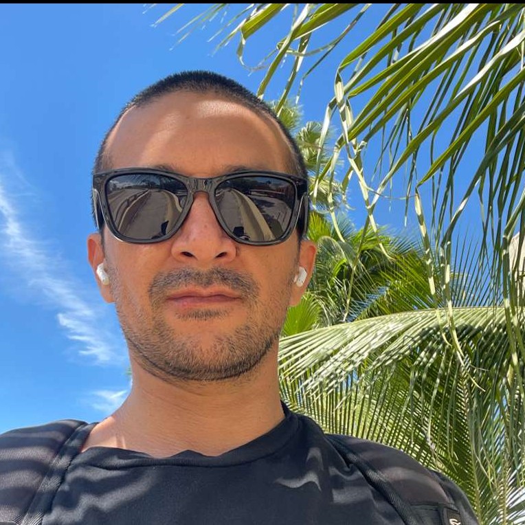 <p>ANDRES PATIÑO</p>