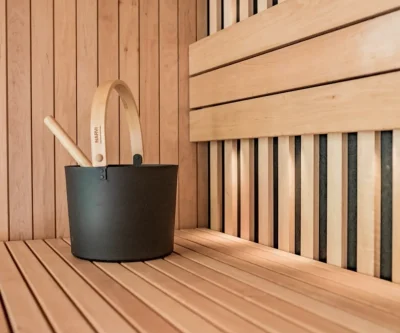<p>Detoxify and relax with gentle infrared heat or with our classed dry heat saunas.</p>