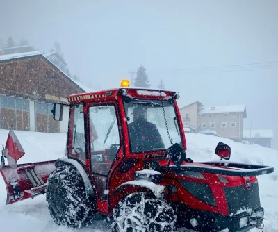 <p>Ensure your walkways and driveways are safe and accessible during winter.</p>