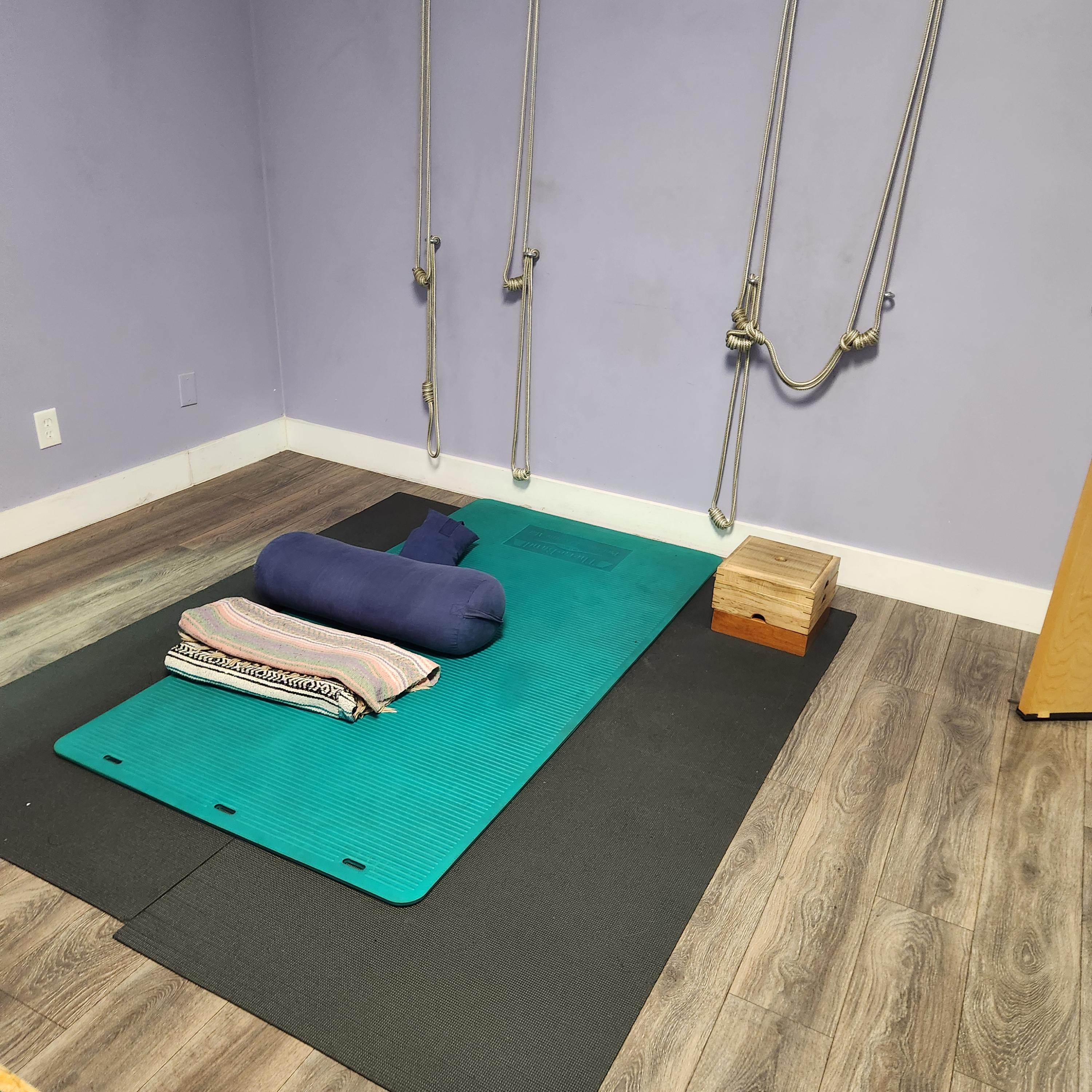 How Yoga Therapy Can Help New Gym Goers Achieve Their Fitness Goals