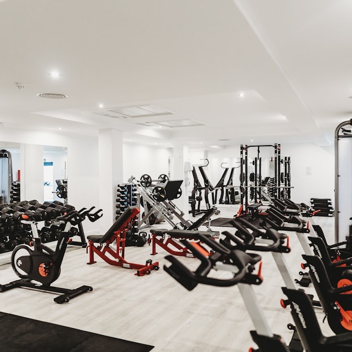 Building Strength Safely: Weight Lifting Exercises for Recovery from Knee Injuries